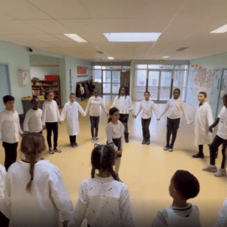 Capture d’écran de la vidéo tournée par l’école Normandie-Niémen, 2022