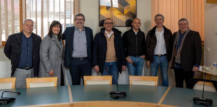 Serge Domingues, Nassera Zoubir, Frédéric Bouche, Farid El Hajjouji (Energie TP), Pierre Godillon (Clamens), Michel Marin (Clamens)  et Claude Bosco (E.Leclerc), Signature des conventions de sponsoring et de mécénat, Hôtel-de-Ville, 24/03/2023.