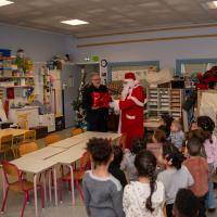 Passage du Père-Noël dans les écoles 