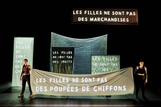 Les filles ne sont pas des poupées de chiffon